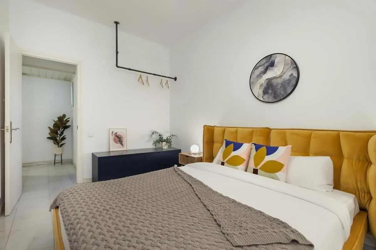 Sagrada Familia- Fantastic Bold Catalan 3 Bedroom Balcony Barcelona