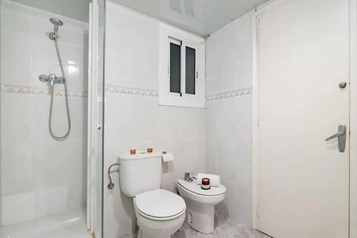 Sagrada Familia Cozy 3 Bedroom With Balcony Barcelona Apartamento